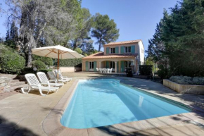 villa 8 pers, climatisée, piscine chauffée, un havre de paix sous les pins parasols